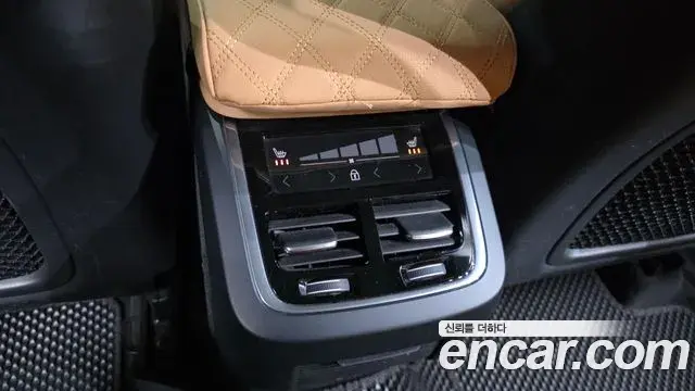 Volvo XC90 2020 — Photo 18/20