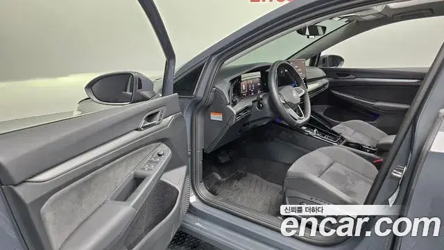 Volkswagen Golf 2025 — ფოტო 10/20