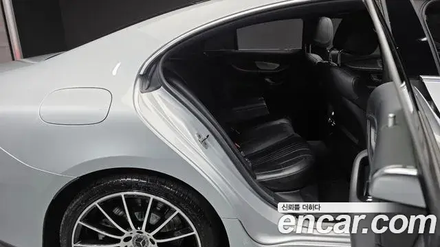 Mercedes-Benz CLS-Class 2020 — Photo 11/20