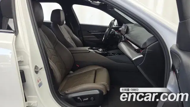 BMW 5 Series 2023 — Photo 11/20