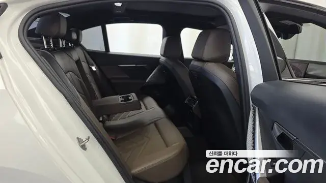 BMW 5 Series 2023 — Photo 12/20