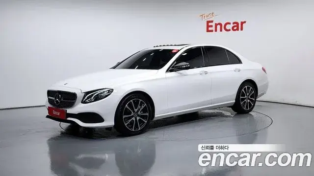 Mercedes-Benz E-Class 2020 — Photo 17/20