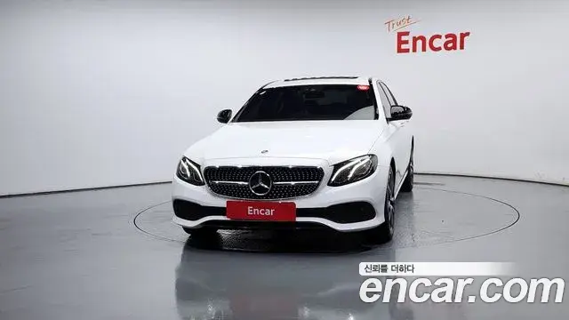 Mercedes-Benz E-Class 2020 — Photo 15/20