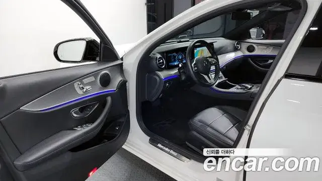 Mercedes-Benz E-Class 2020 — Photo 8/20