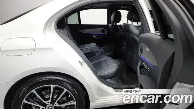 Mercedes-Benz E-Class 2020 — Photo 6/20