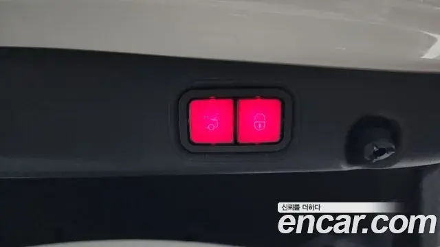 Mercedes-Benz E-Class 2020 — Photo 1/20