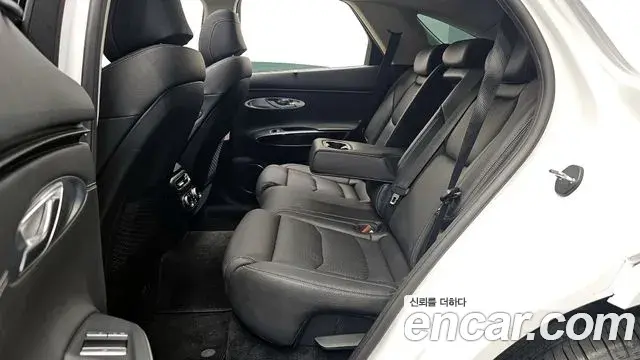 Genesis GV70 2021 — Photo 17/20