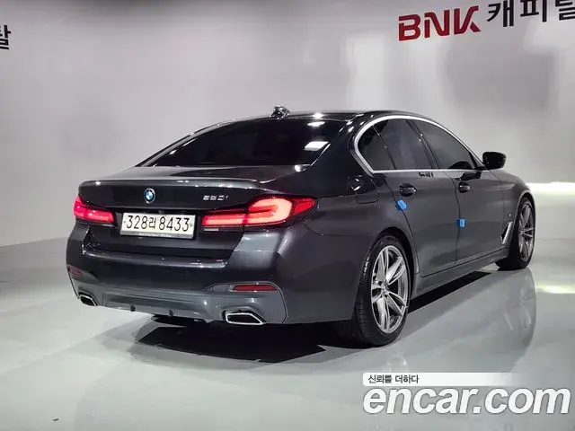 BMW 5 Series 2020 — ფოტო 15/20