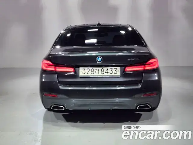 BMW 5 Series 2020 — ფოტო 19/20