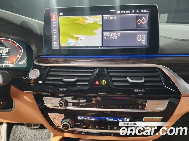 BMW 5 Series 2020 — ფოტო 8/20