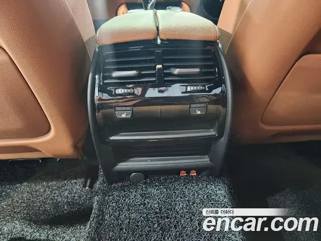 BMW 5 Series 2020 — ფოტო 17/20