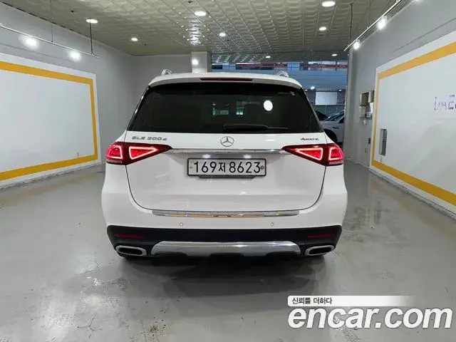 Mercedes-Benz GLE-Class 2019 — Şəkil 17/20
