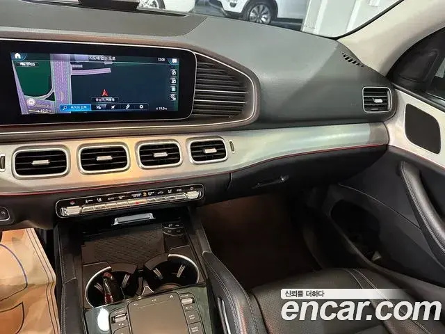 Mercedes-Benz GLE-Class 2019 — Şəkil 16/20