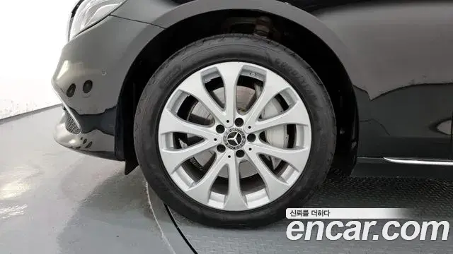 Mercedes-Benz E-Class 2019 — Şəkil 17/20