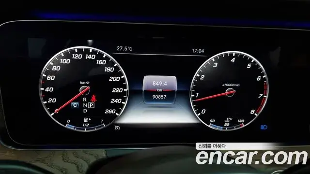 Mercedes-Benz E-Class 2019 — Şəkil 15/20