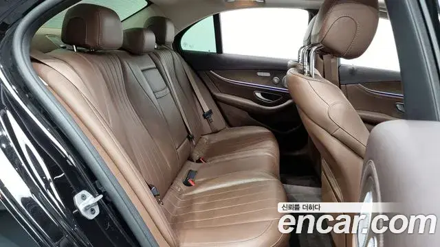 Mercedes-Benz E-Class 2019 — Şəkil 11/20
