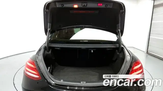 Mercedes-Benz E-Class 2019 — Şəkil 20/20
