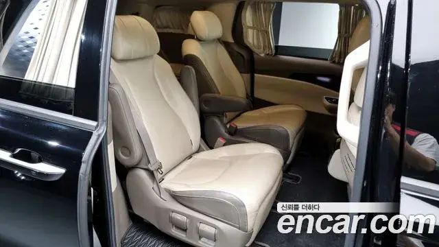 Kia Carnival 2021 — Photo 2/20