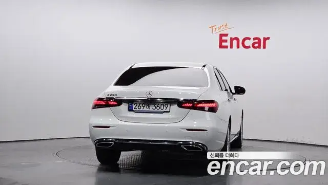 Mercedes-Benz E-Class 2023 — Фото 4/20
