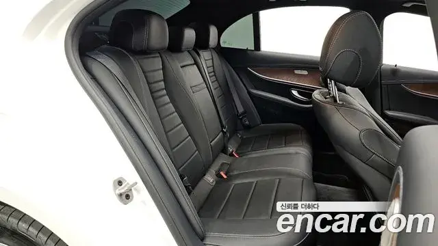 Mercedes-Benz E-Class 2023 — Фото 11/20