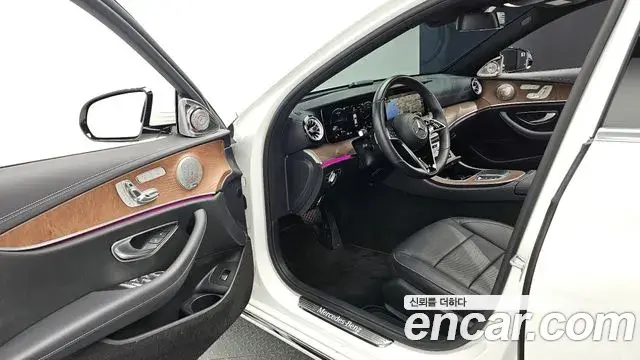 Mercedes-Benz E-Class 2023 — Фото 12/20