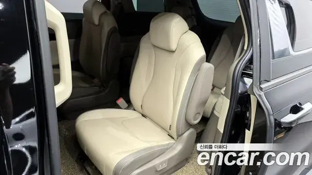 Kia Carnival 2021 — Photo 9/20