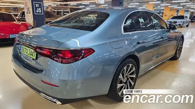 Mercedes-Benz E-Class 2024 — ფოტო 1/20