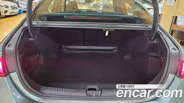 Mercedes-Benz E-Class 2024 — ფოტო 20/20