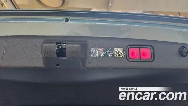 Mercedes-Benz E-Class 2024 — ფოტო 18/20