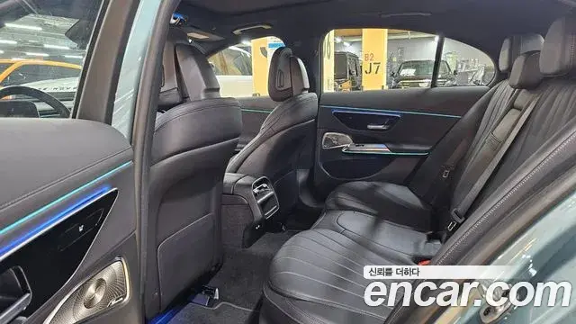 Mercedes-Benz E-Class 2024 — ფოტო 7/20