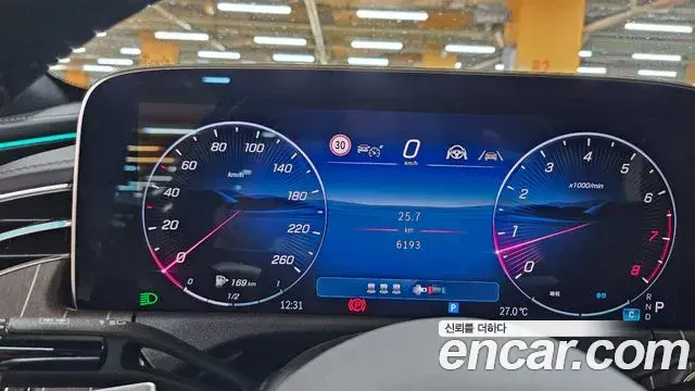 Mercedes-Benz E-Class 2024 — ფოტო 15/20