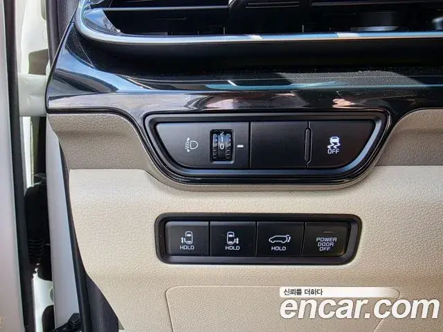Kia Carnival 2024 — Фото 17/20