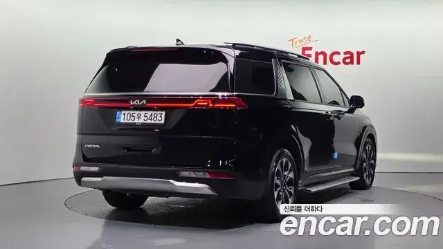 Kia Carnival 2023 — Şəkil 18/20