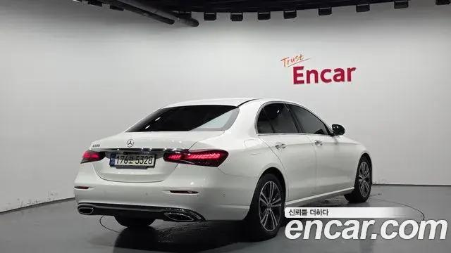 Mercedes-Benz E-Class 2021 — Фото 2/20