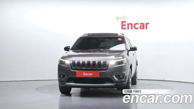 Jeep Cherokee 2021 — ფოტო 8/20