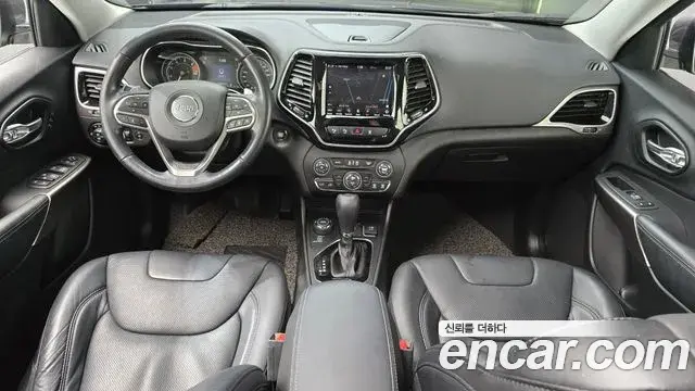 Jeep Cherokee 2021 — ფოტო 15/20