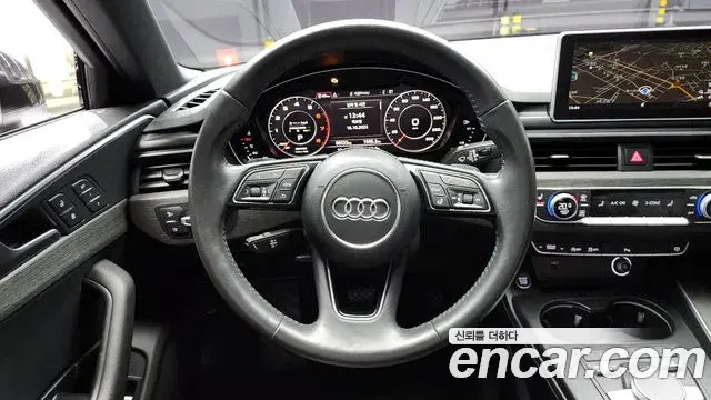 Audi A4 2019 — ფოტო 8/20