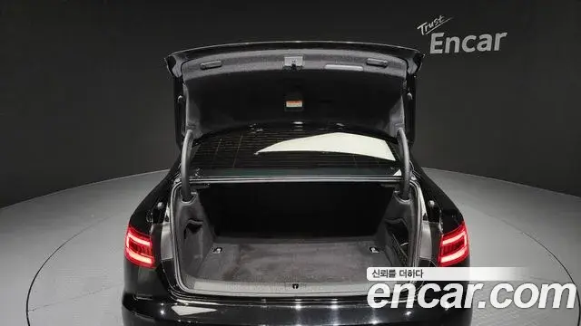 Audi A4 2019 — ფოტო 2/20