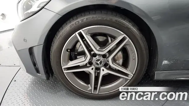 Mercedes-Benz C-Class 2019 — Photo 3/20