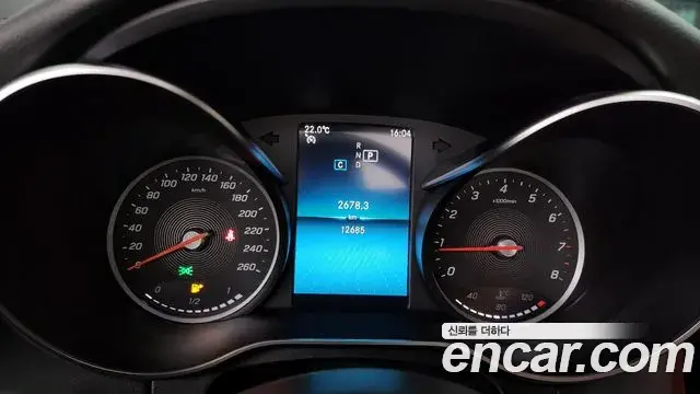 Mercedes-Benz C-Class 2019 — Photo 7/20