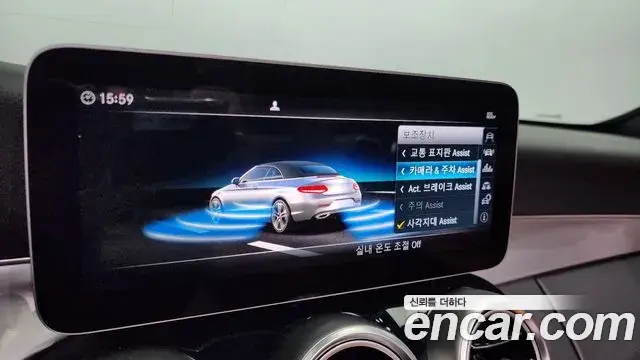 Mercedes-Benz C-Class 2019 — Photo 8/20