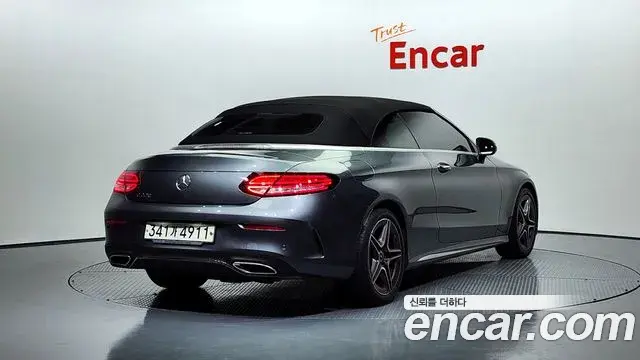 Mercedes-Benz C-Class 2019 — Photo 6/20