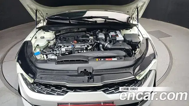 Kia K5 2020 — ფოტო 14/20
