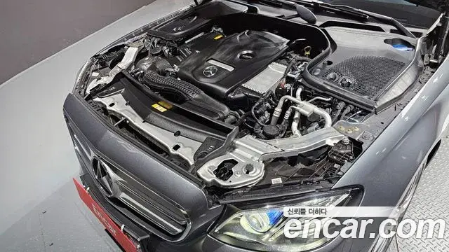 Mercedes-Benz E-Class 2019 — Şəkil 17/20