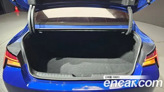 Hyundai The New Avante Hybrid 2021 — ფოტო 8/20