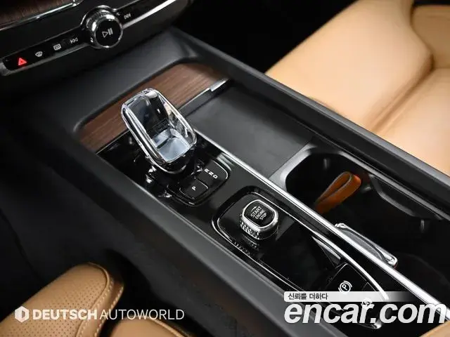 Volvo XC60 2023 — Şəkil 10/20