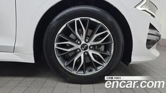 Kia K5 2021 — ფოტო 9/20