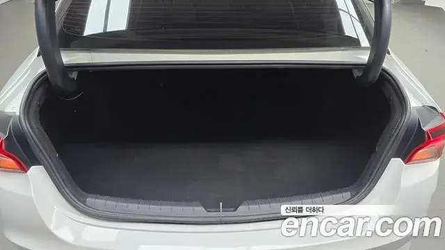Kia K5 2021 — ფოტო 8/20