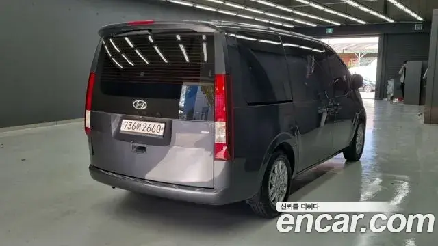 Hyundai Staria 2021 — ფოტო 18/20