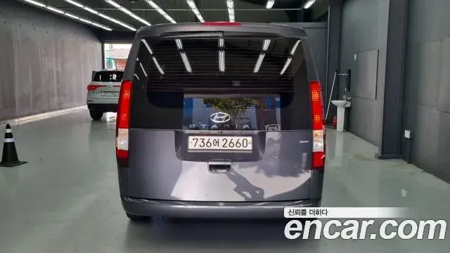 Hyundai Staria 2021 — ფოტო 9/20